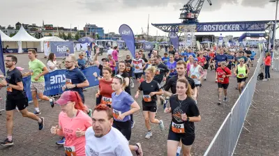 24. Marathon-Nacht in Rostock: Neuer Teilnehmerrekord erwartet
