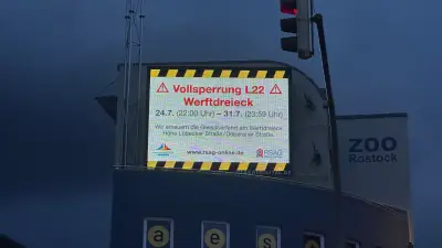 Rostock: RSAG warnt mit Großdisplays vor Vollsperrung am Werftdreieck
