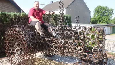 Strasburger baut Oldtimer-Traktor aus 1551 Hufeisen