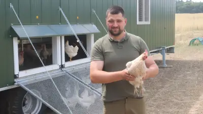 Timo Senßfelder produziert Bio-Eier in Fahrenwalde