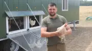 Timo Senßfelder produziert Bio-Eier in Fahrenwalde