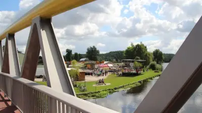 29. Schwaaner Brückenfest: Drei Tage Musik, Markt und Drachenboote