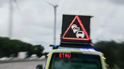 A20: Reisebus ohne Fahrgäste verunglückt