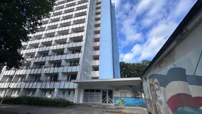 Abriss des DDR-Hochhauses in Rostock startet im November