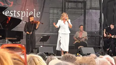 Annett Louisan begeistert 2300 Fans im Schlosspark Ludwigslust