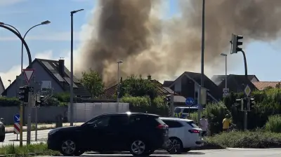 Brand in Neubrandenburg-Weitin: Flammen greifen auf Nachbarhäuser über
