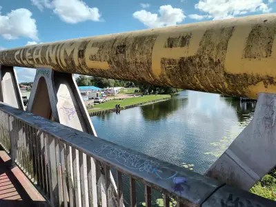 Brückenfest in Schwaan: Dreckige Brücke darf nicht gereinigt werden