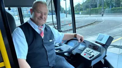 Busfahrer aus Rostock hilft Seniorin und wird Lieblingsbusfahrer 2026