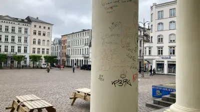 Café-Mitarbeiter schließen sich ein: Gastronomen fordern mehr Sicherheit am Schweriner Markt