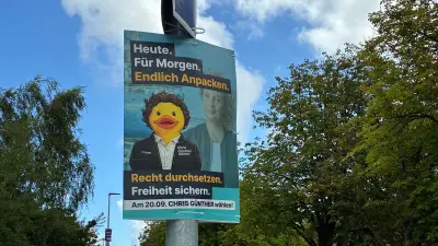 CDU-Politikerin Chris Günther als Ente auf Rostocker Wahlplakaten