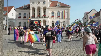 CSD Neustrelitz: 1.000 Teilnehmer, friedlicher Verlauf