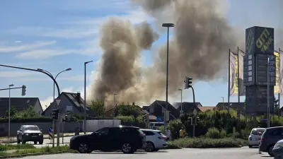 Feuer richtet großen Schaden in Neubrandenburger Wohngebiet an