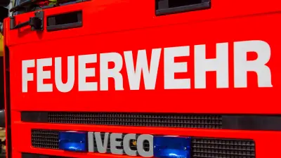 Feuerwehr löscht Laubenbrand und E-Scooter-Brand in Westmecklenburg