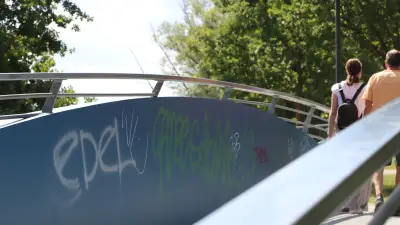 Graffiti an neuer Brücke: Stadtpolitiker fordert härtere Strafen