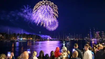 Hanse Sail Feuerwerk verpasst? Video zeigt das Spektakel am Stadthafen