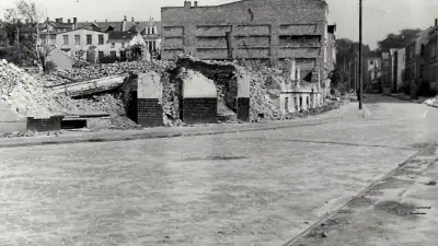 Historische Ansichten: Reiferbahn in Rostock nach Bomben 1942