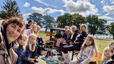 Junge Pferdefreunde: 30 Kinder bei Ferienfreizeit am Dambecker See