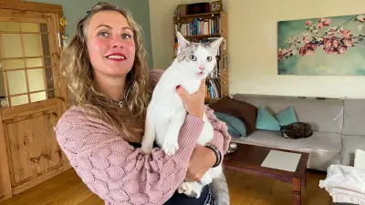 Katzenpsychologin Susan Pioch erklärt: Was hinter Klopöbeln und Liebesblicken steckt