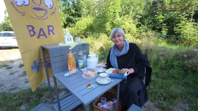 Kirche tourt mit Klapptisch und Kaffee durch 29 Dörfer