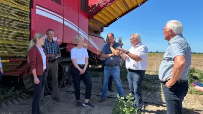 Landwirte berichten bei Erntebereisung von Sorgen und Problemen