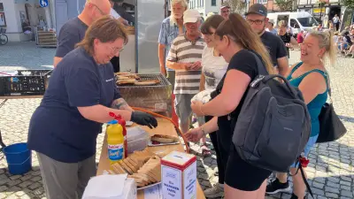Lange Tafel in Waren: 1200 Portionen gegen Spenden – Energiepreise belasten