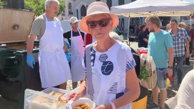 Lange Tafel in Waren sammelt 3142 Euro Spenden