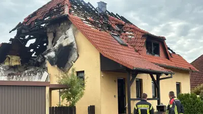 Leiche in Brandruine in Waren gefunden – Explosion ungeklärt