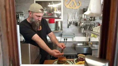 Lieferkrise im Rostocker Imbiss: Rib Burger wird zum Lammburger