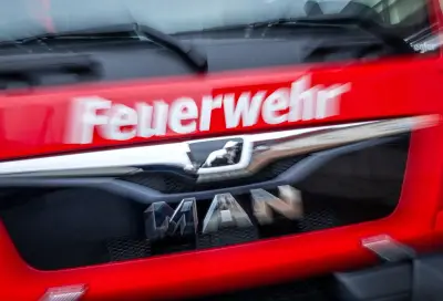 Lkw-Brand auf B96 bei Sundhagen: Straße stundenlang gesperrt