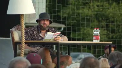 Monchi liest in Jarmen aus neuem Buch über Brandmauer
