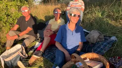 Mystischer Moment: Partielle Sonnenfinsternis fasziniert am Röthelberg