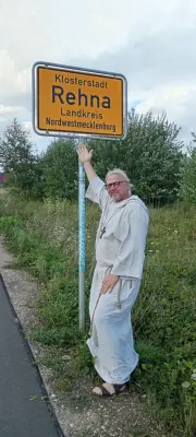 Neue Ortsschilder: Rehna jetzt offiziell Klosterstadt