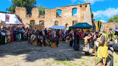 Neues Vereinsmobil bringt Burgfreunde bei Mittelalterfest zusammen