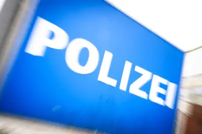 Rostock: Rasierklingen an Wahlaufklebern – Polizei warnt