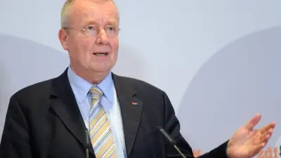 Ruprecht Polenz ruft in Burg Stargard zum Handeln für Demokratie auf