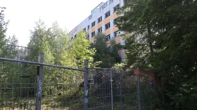 Schandfleck-Paragraf: Investor soll alte SED-Parteischule in Schwerin abreißen