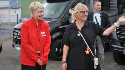 Schwesig startet MV-Tour bei Caravan-Wendt in Kremmin