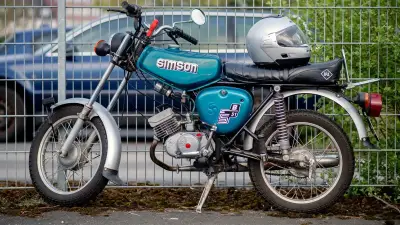 Simson-Fahrer (17) flieht vor Polizei: Führerschein und Moped beschlagnahmt