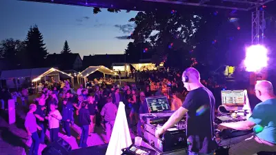 Sommerfest am Plätlinsee: Musik, Feuerwerk und Tanz bis in die Nacht