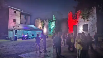 Tanzen unter der Schlossruine: Heizhaus Ost begeistert Putzar