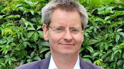 True Crime in Boizenburg: Autor Bert Lingnau liest auf der Minna
