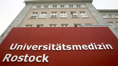 Unimedizin Rostock stellt Oberarzt nach rassistischen Posts frei