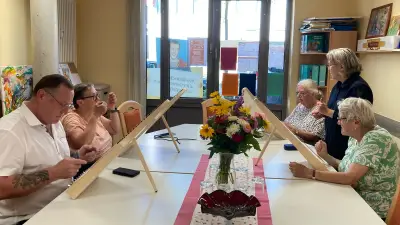 Veeh-Harfen im Mehrgenerationenhaus: Senioren musizieren dienstags