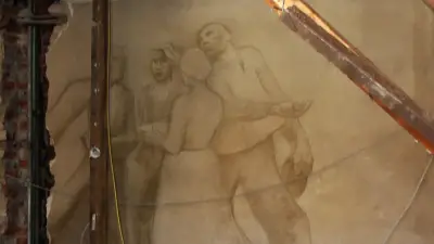 Vergessenes DDR-Wandbild im Schweriner Schloss: QR-Code soll erinnern