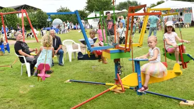 Vitense sucht den stärksten Krieger beim Dorffest mit Kinderkarussell