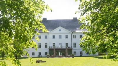 Vom Herrenhaus im Sperrgebiet zum Luxushotel an der Ostsee