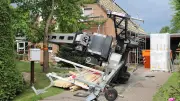 30-Meter-Kran stürzt in Rostock-Diedrichshagen auf Wintergarten