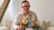 Altenpfleger schreibt Buch über Angst um ungeborenes Kind