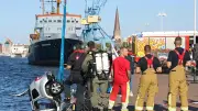 Auto im Wasser: Rostocks Feuerwehr gibt Tipps zur Selbstrettung