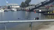 Auto versinkt bei Bootseinsatz im Warnemünder Yachthafen